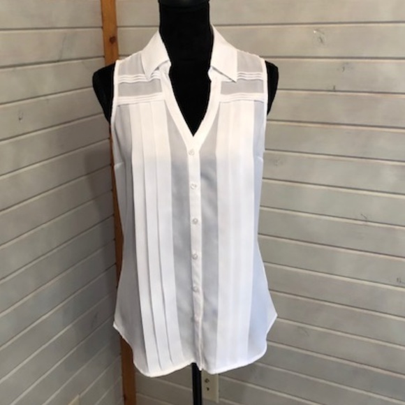 Express Tops - ✅3/25✅EXPRESS WHITE SLEEVELESS BLOUSE